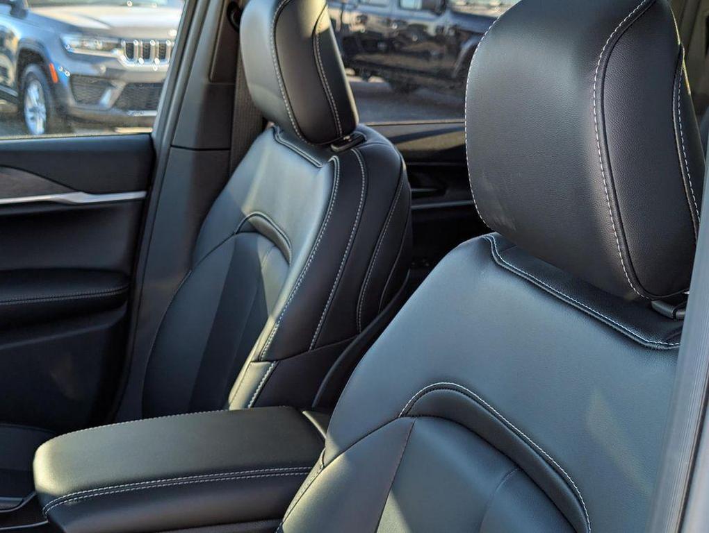 new 2025 Jeep Grand Cherokee car, priced at $48,240