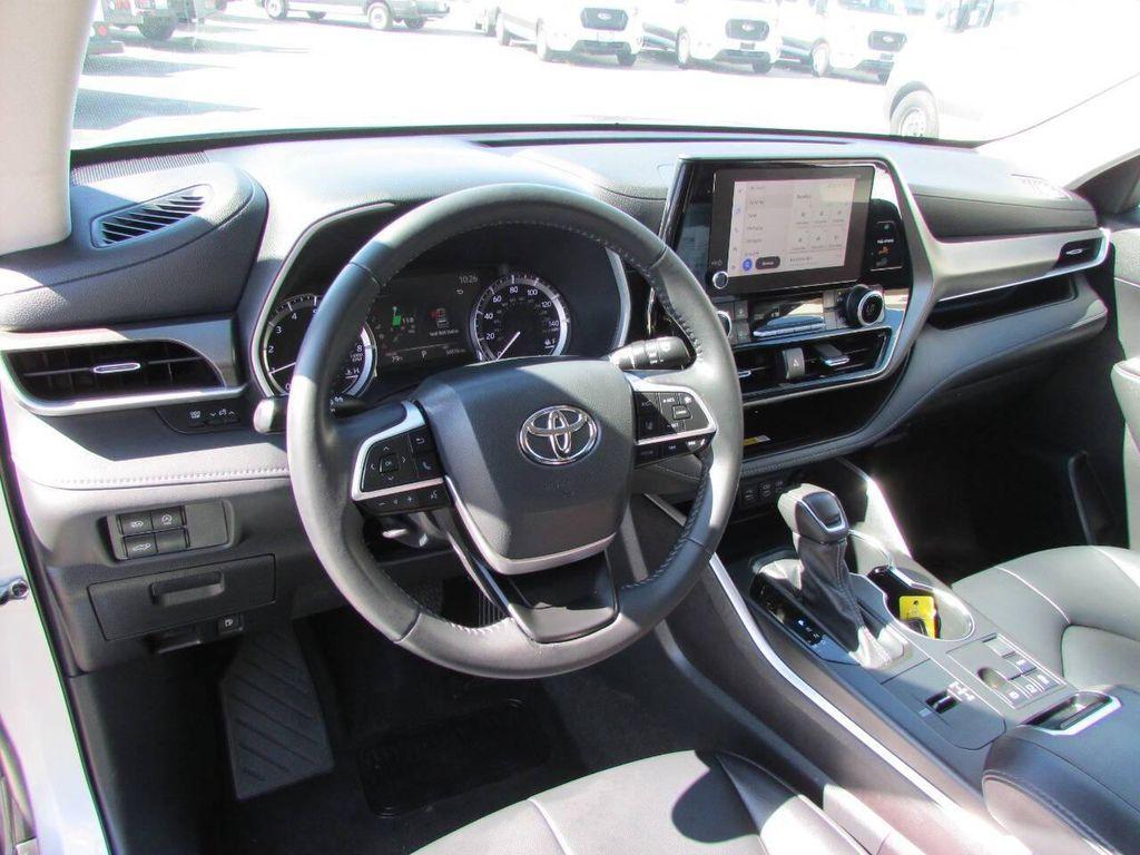 used 2023 Toyota Highlander car, priced at $32,995