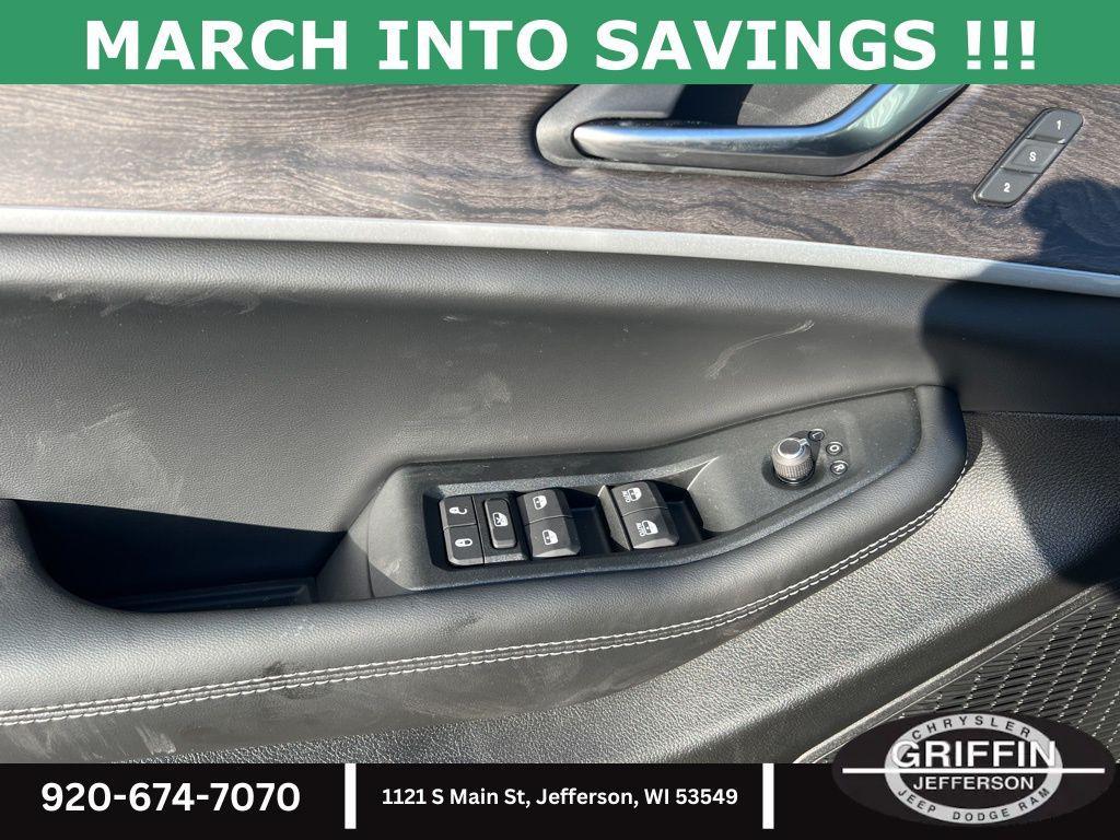 new 2025 Jeep Grand Cherokee car, priced at $51,715