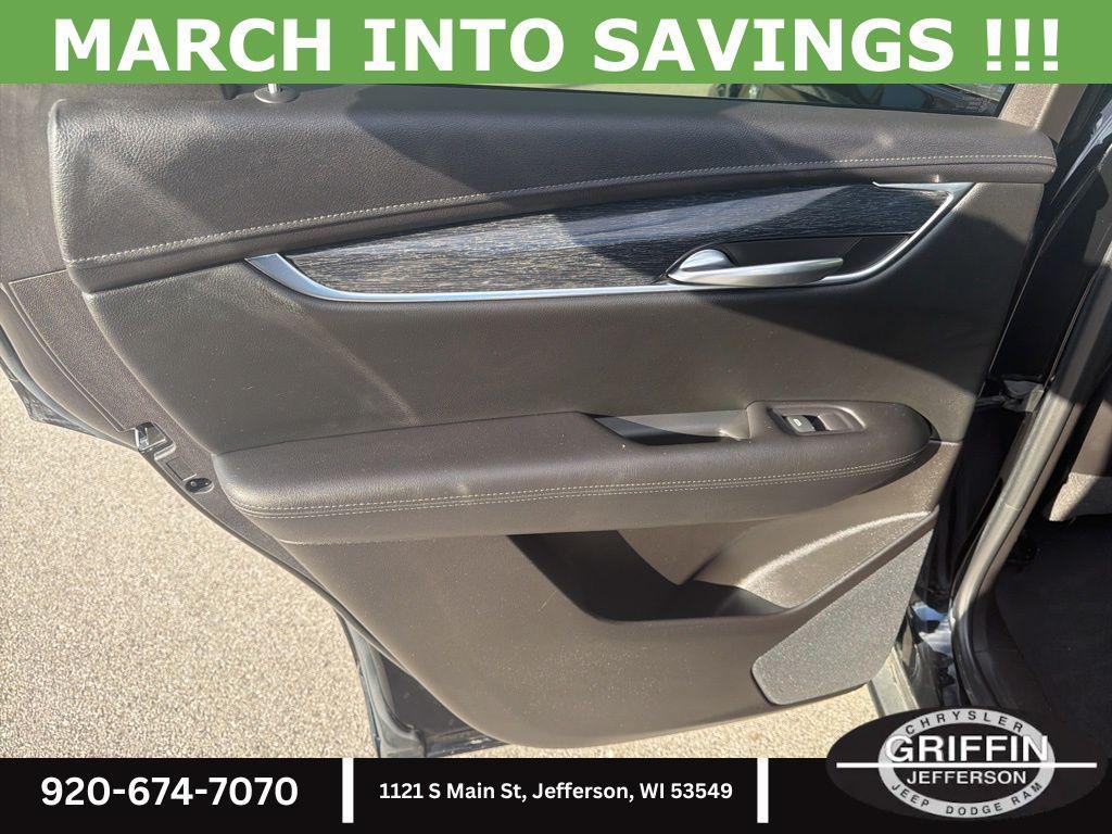 used 2021 Cadillac XT5 car, priced at $25,933