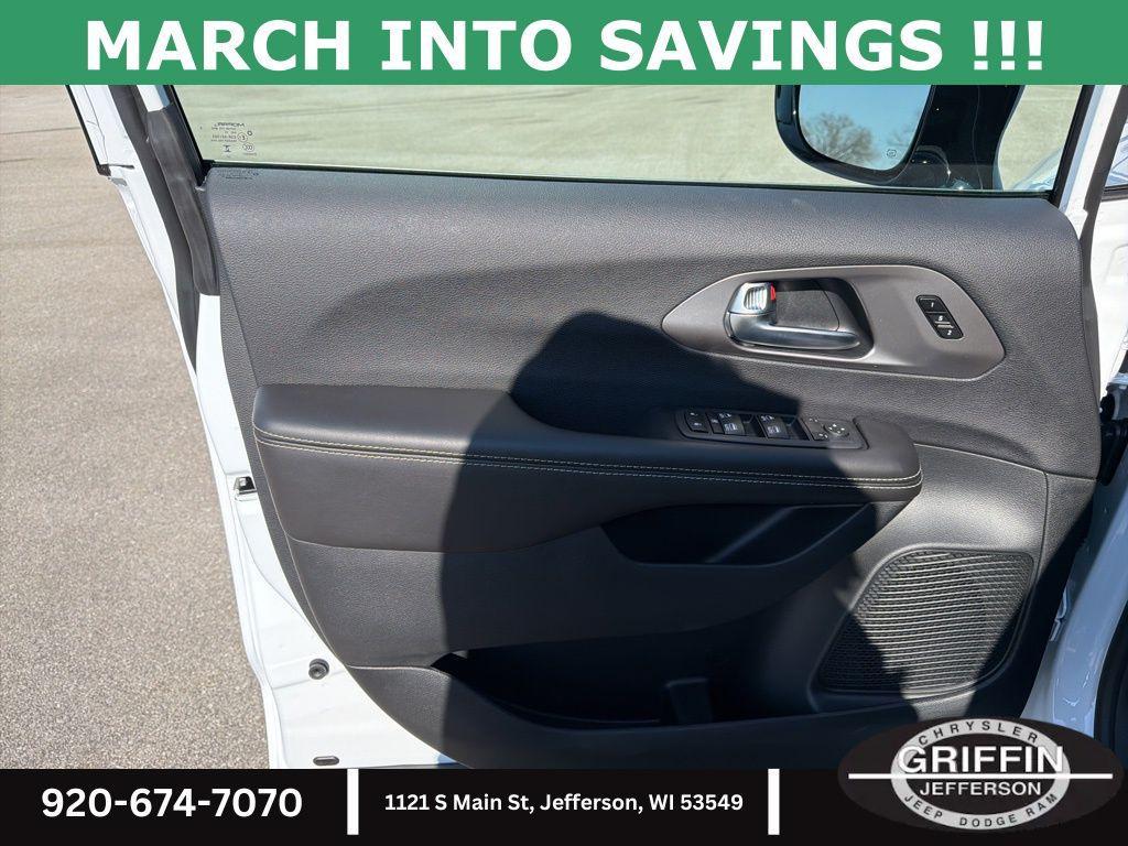 new 2026 Chrysler Pacifica car, priced at $52,675