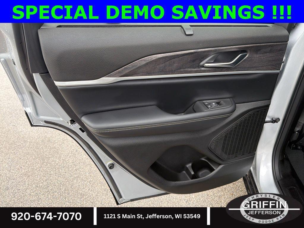 new 2025 Jeep Grand Cherokee car, priced at $47,088
