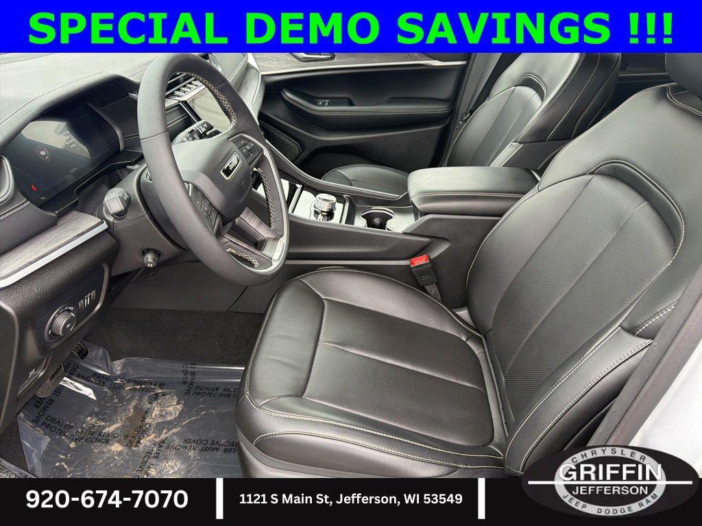 new 2025 Jeep Grand Cherokee car, priced at $47,088