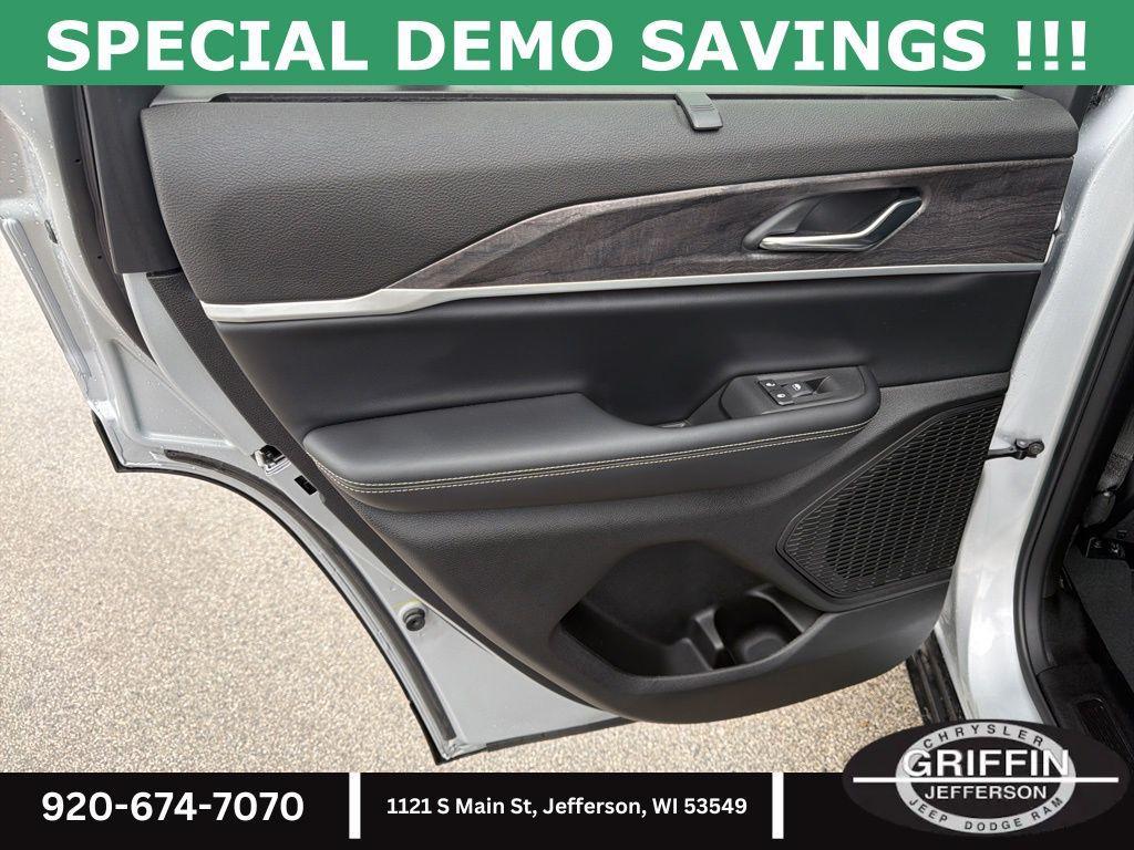 new 2025 Jeep Grand Cherokee car, priced at $56,355