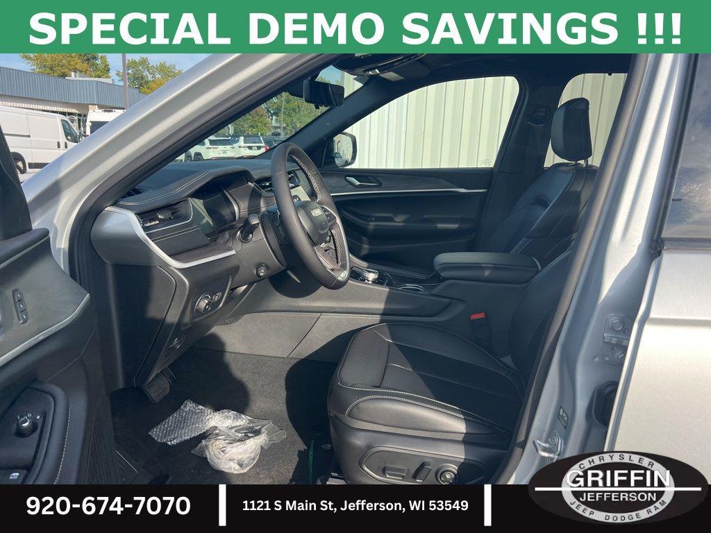 new 2025 Jeep Grand Cherokee car, priced at $56,655