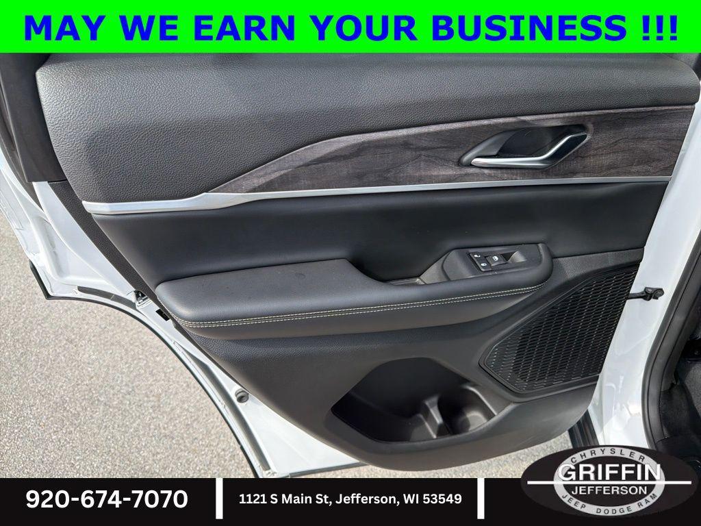 used 2023 Jeep Grand Cherokee car, priced at $33,956