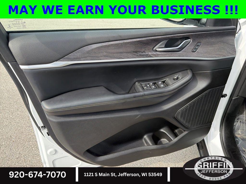 used 2023 Jeep Grand Cherokee car, priced at $33,956