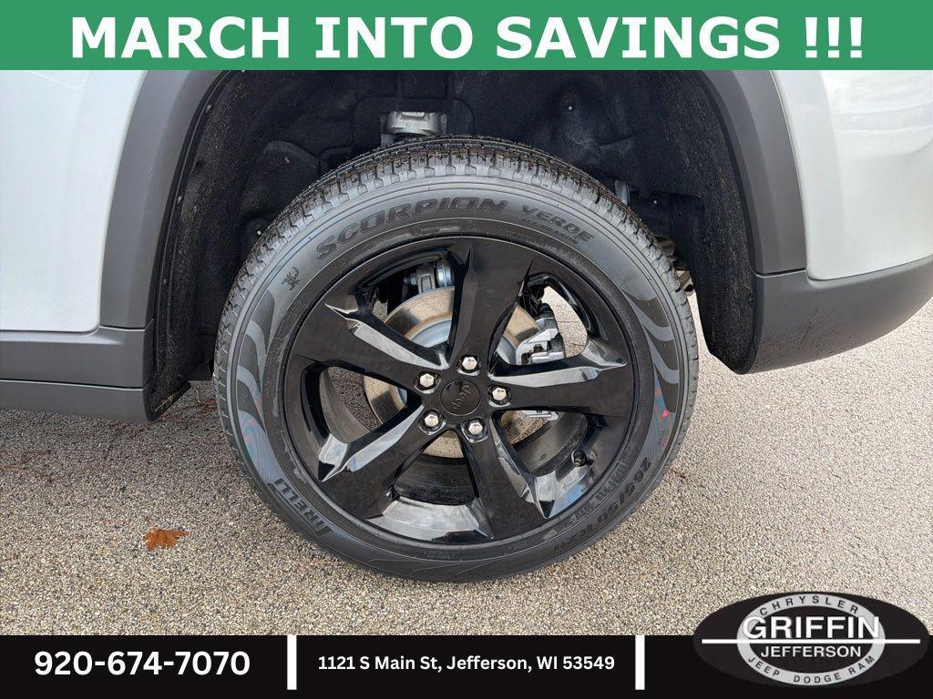 new 2025 Jeep Grand Cherokee car, priced at $51,715