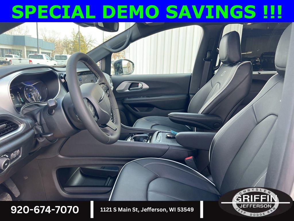 new 2026 Chrysler Pacifica car, priced at $48,977