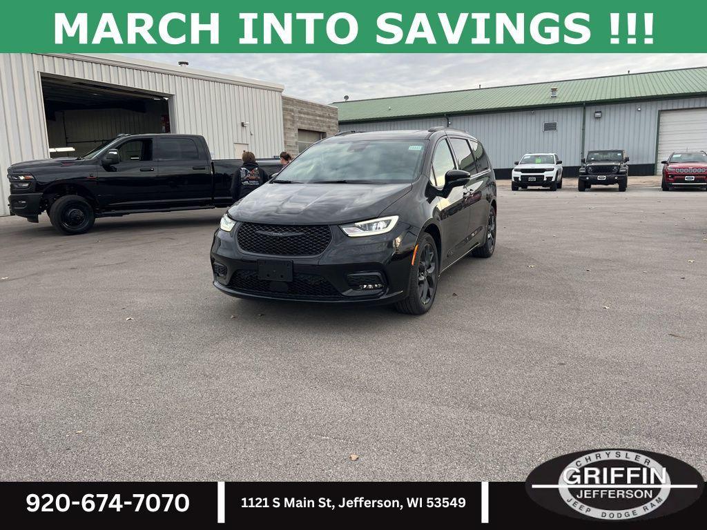 new 2026 Chrysler Pacifica car, priced at $51,060