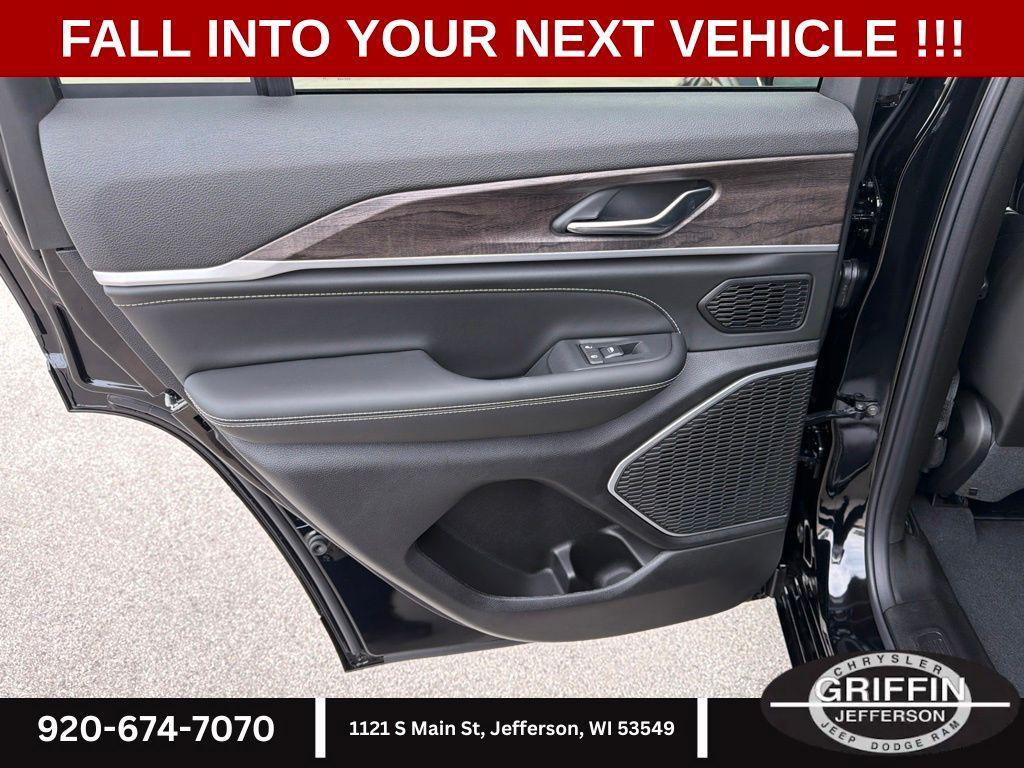 new 2027 Jeep Grand Cherokee car, priced at $54,732