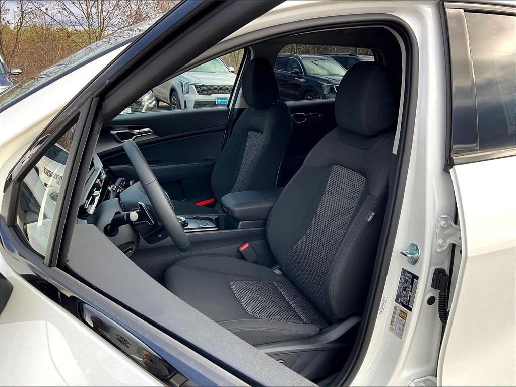 new 2026 Kia Sportage Hybrid car, priced at $32,977