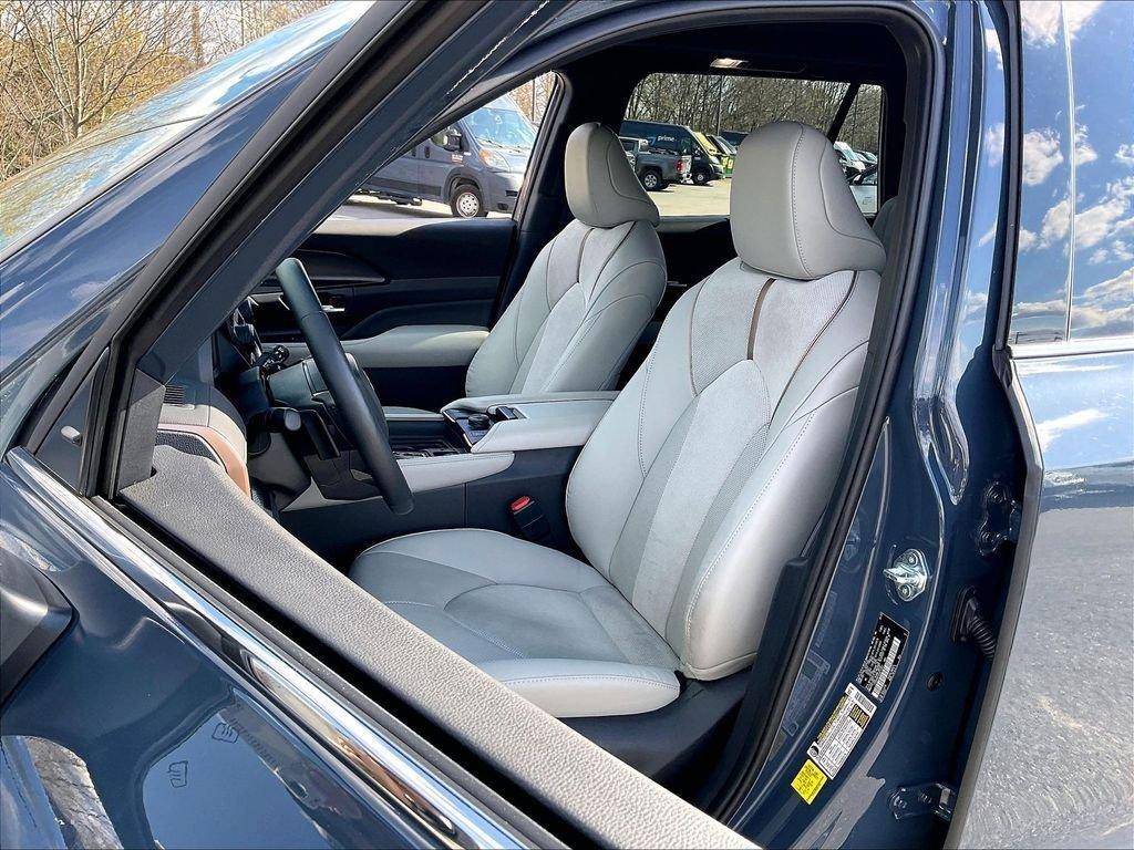 used 2025 Toyota Grand Highlander Hybrid car, priced at $59,666