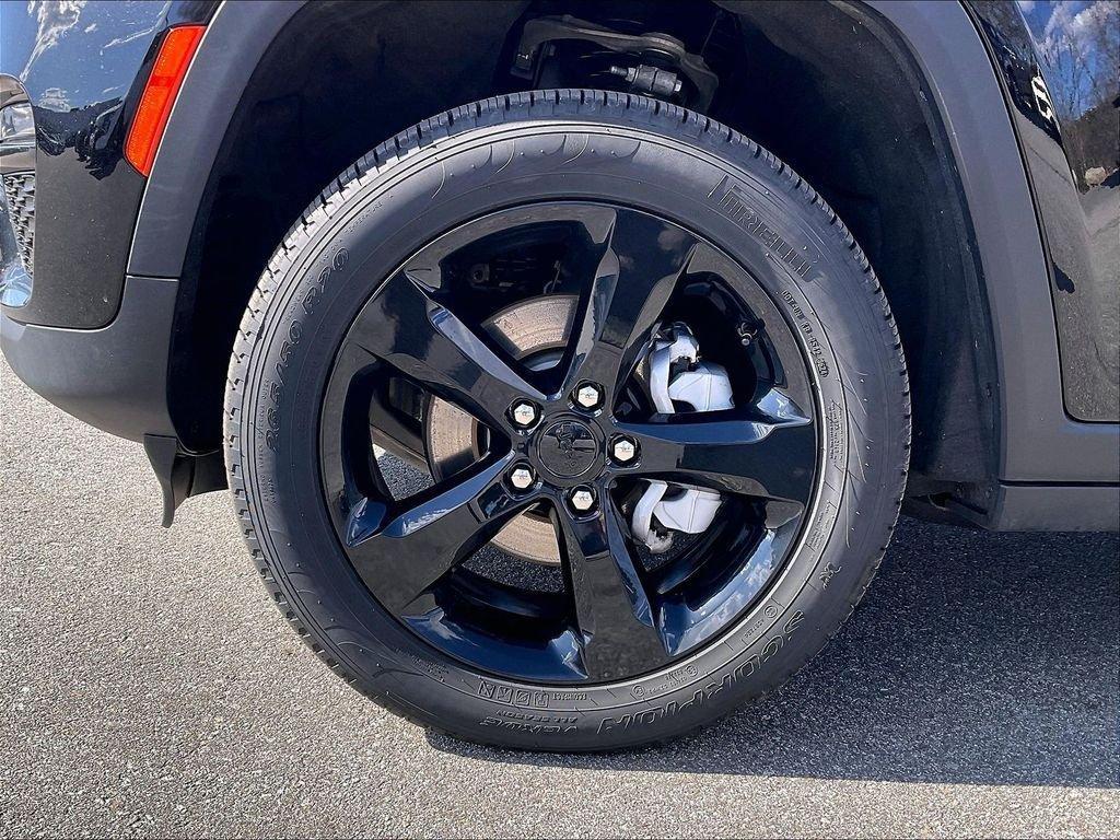 used 2025 Jeep Grand Cherokee car, priced at $37,622