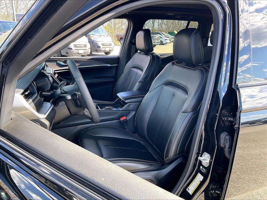 used 2025 Jeep Grand Cherokee car, priced at $37,622