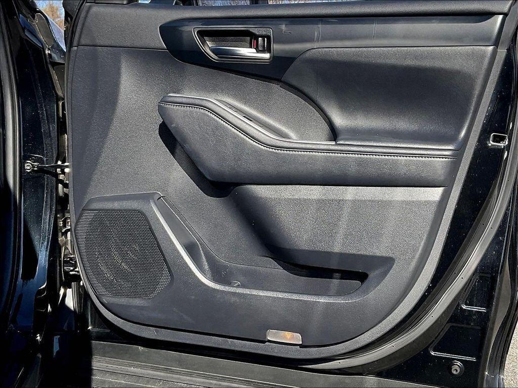 used 2021 Toyota Highlander car, priced at $31,928