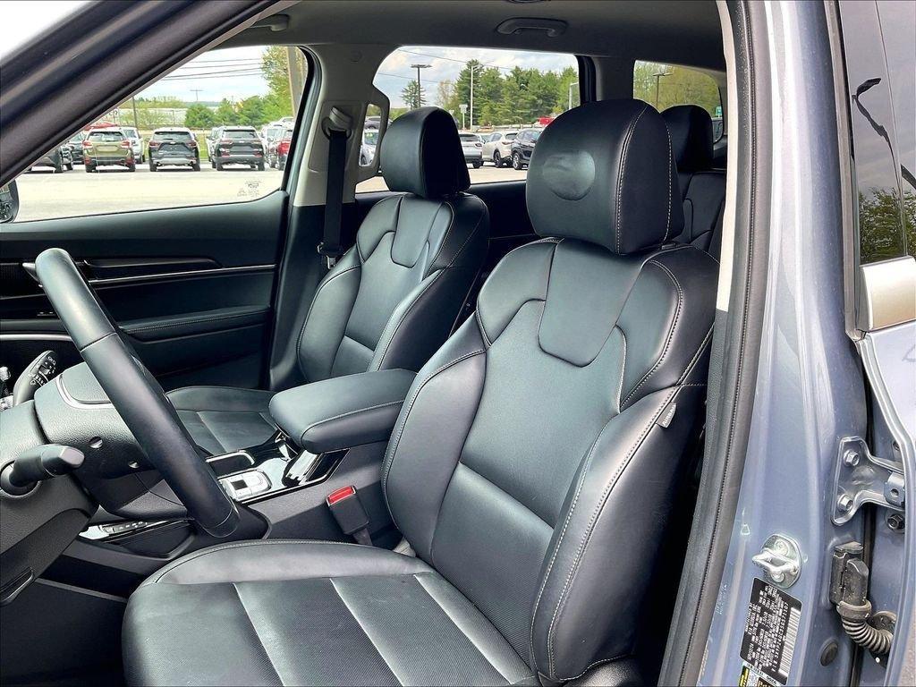 used 2025 Kia Telluride car, priced at $33,122