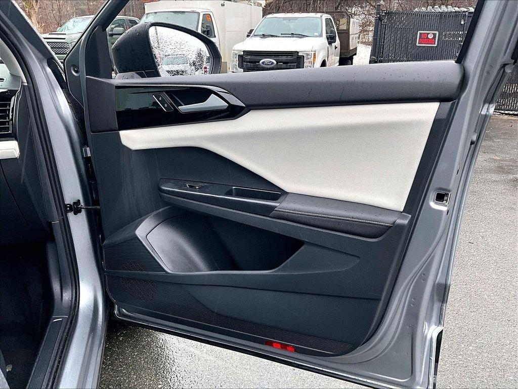 used 2025 Volkswagen Taos car