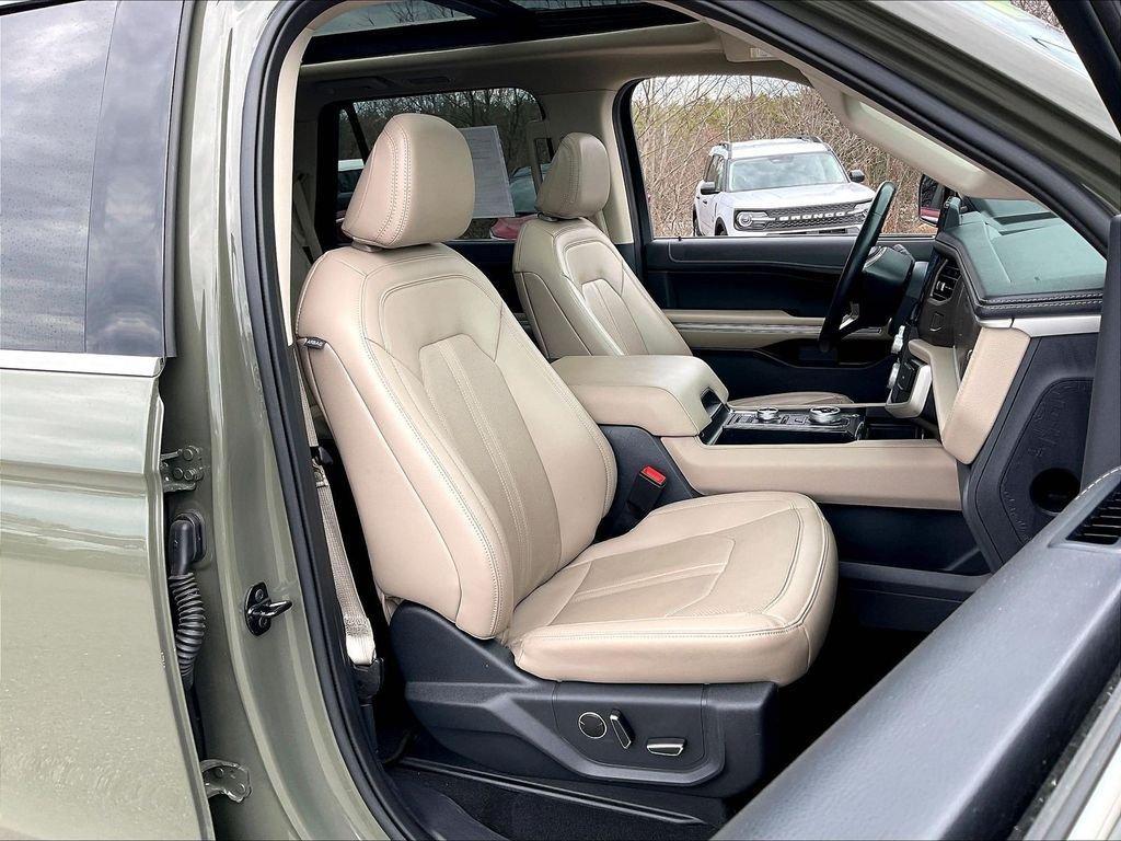 used 2024 Ford Expedition car, priced at $42,026