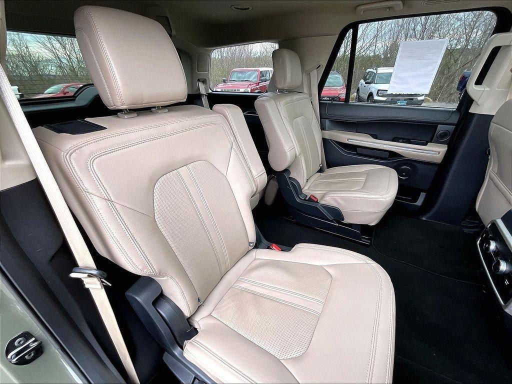 used 2024 Ford Expedition car, priced at $42,026