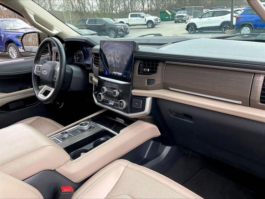 used 2024 Ford Expedition car, priced at $42,026