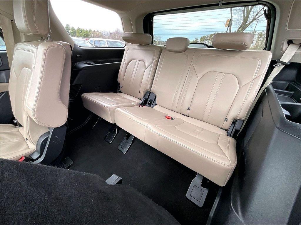 used 2024 Ford Expedition car, priced at $42,026