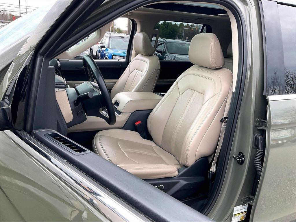 used 2024 Ford Expedition car, priced at $42,026