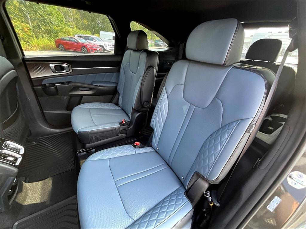 new 2025 Kia Sorento Hybrid car, priced at $42,357