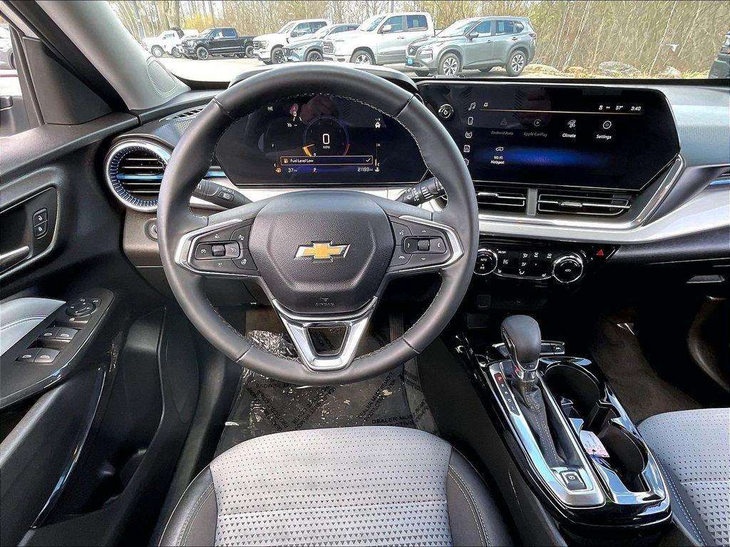used 2025 Chevrolet Trax car, priced at $21,436
