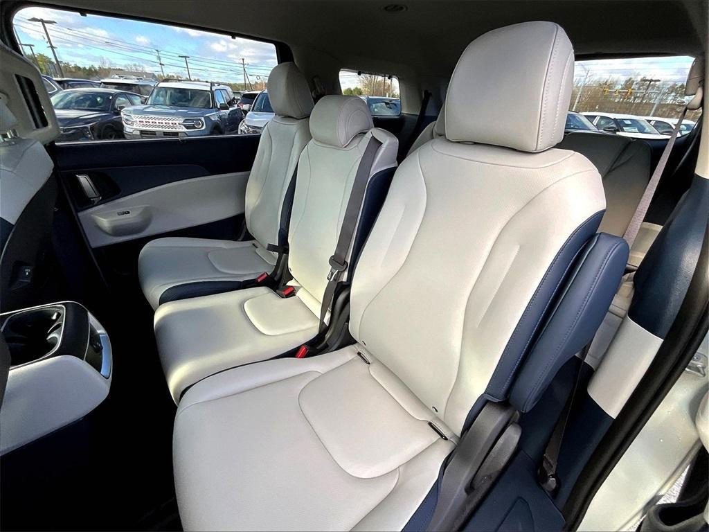 new 2026 Kia Carnival Hybrid car, priced at $42,521