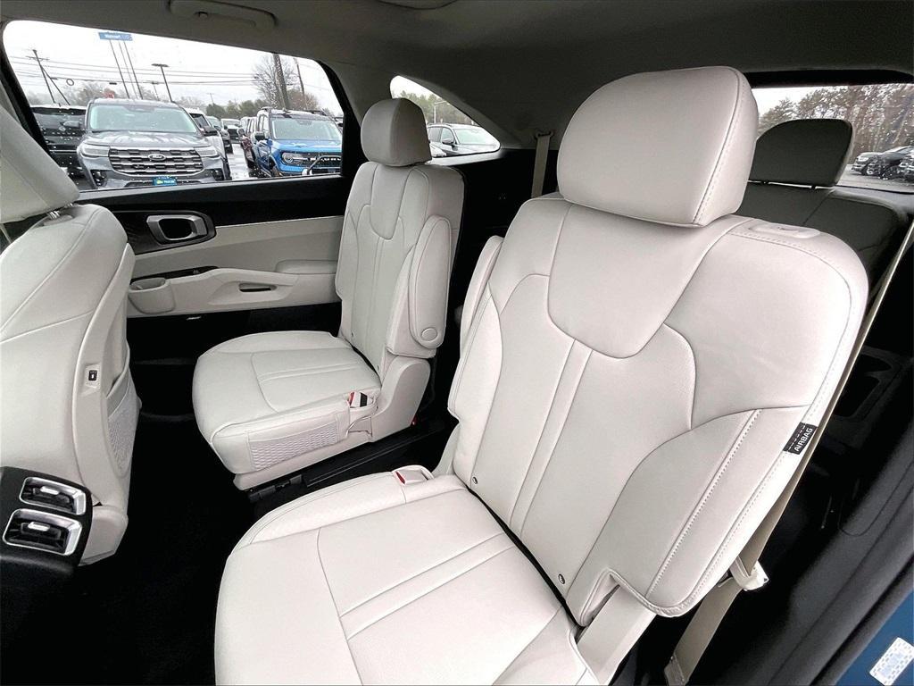 new 2026 Kia Sorento Hybrid car, priced at $40,285