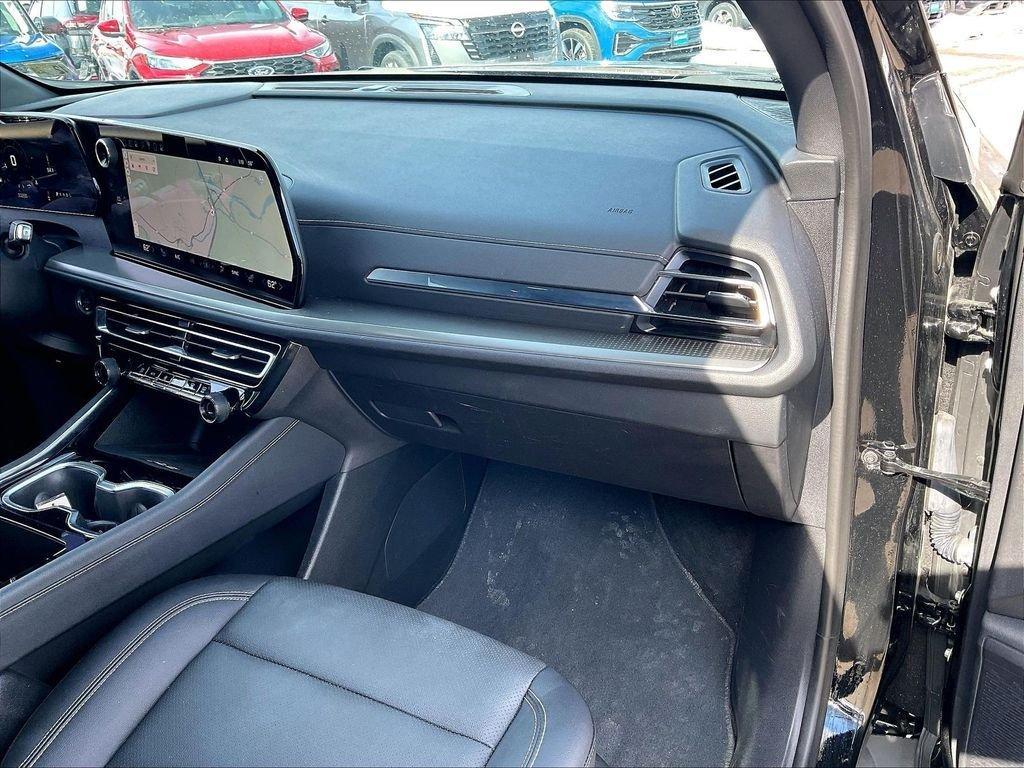 used 2025 Chevrolet Traverse car, priced at $35,684