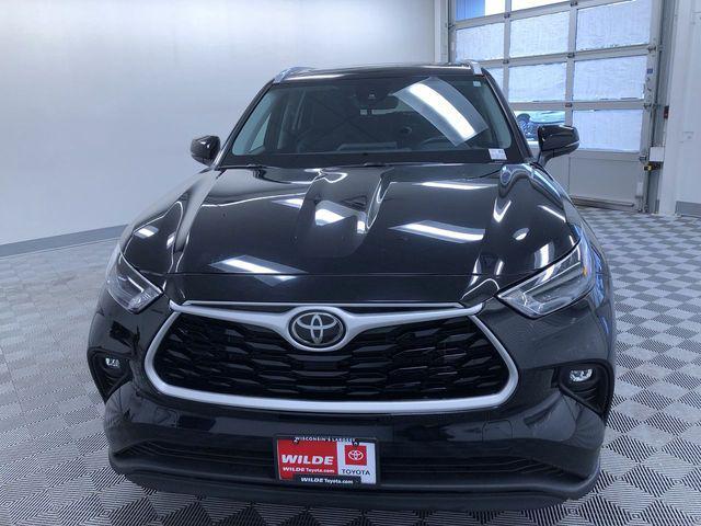 used 2022 Toyota Highlander car, priced at $31,966