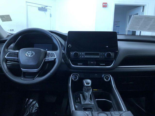 used 2025 Toyota Grand Highlander car, priced at $40,988