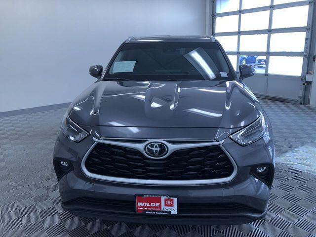 used 2023 Toyota Highlander car, priced at $36,988