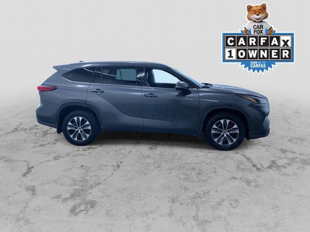 used 2022 Toyota Highlander car, priced at $34,966