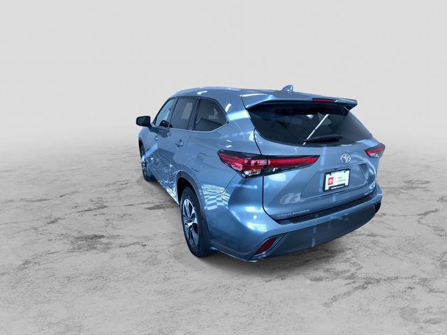 used 2022 Toyota Highlander car, priced at $34,988