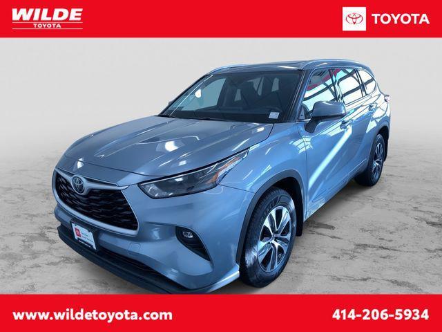 used 2022 Toyota Highlander car, priced at $34,988