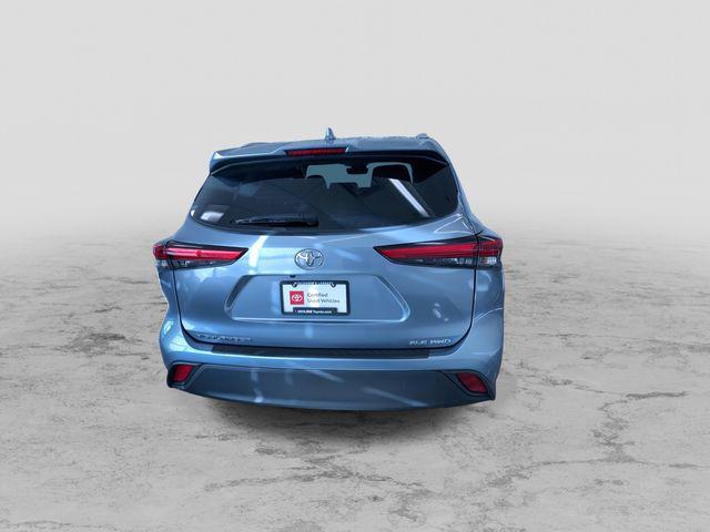 used 2022 Toyota Highlander car, priced at $34,988