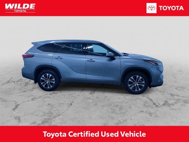used 2022 Toyota Highlander car, priced at $34,988