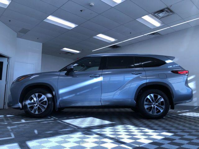 used 2022 Toyota Highlander car, priced at $34,988