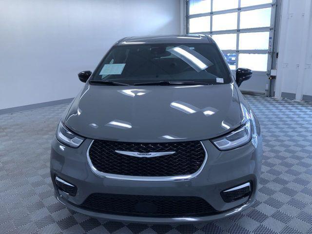 used 2025 Chrysler Pacifica car, priced at $31,995