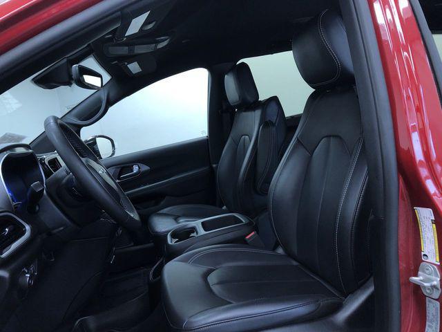 used 2025 Chrysler Pacifica car, priced at $29,994