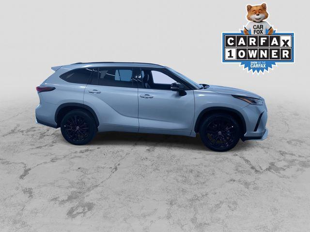 used 2025 Toyota Highlander car, priced at $44,995