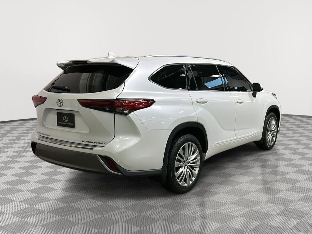 used 2022 Toyota Highlander car, priced at $44,700