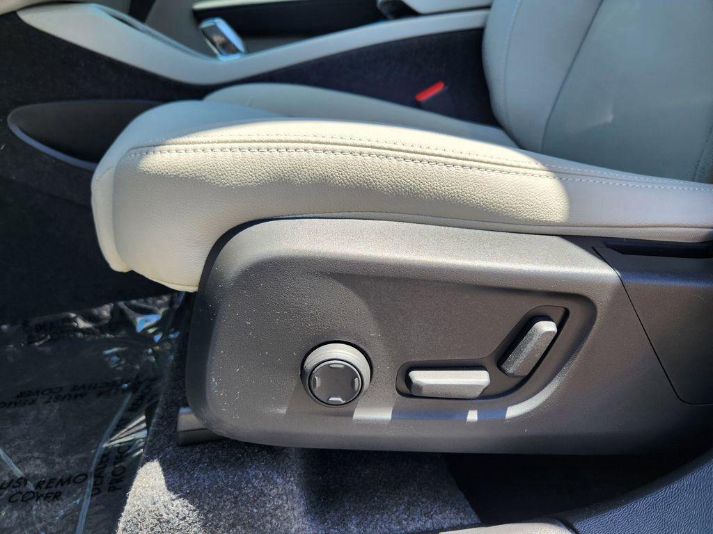 new 2025 Volvo XC40 car, priced at $46,214