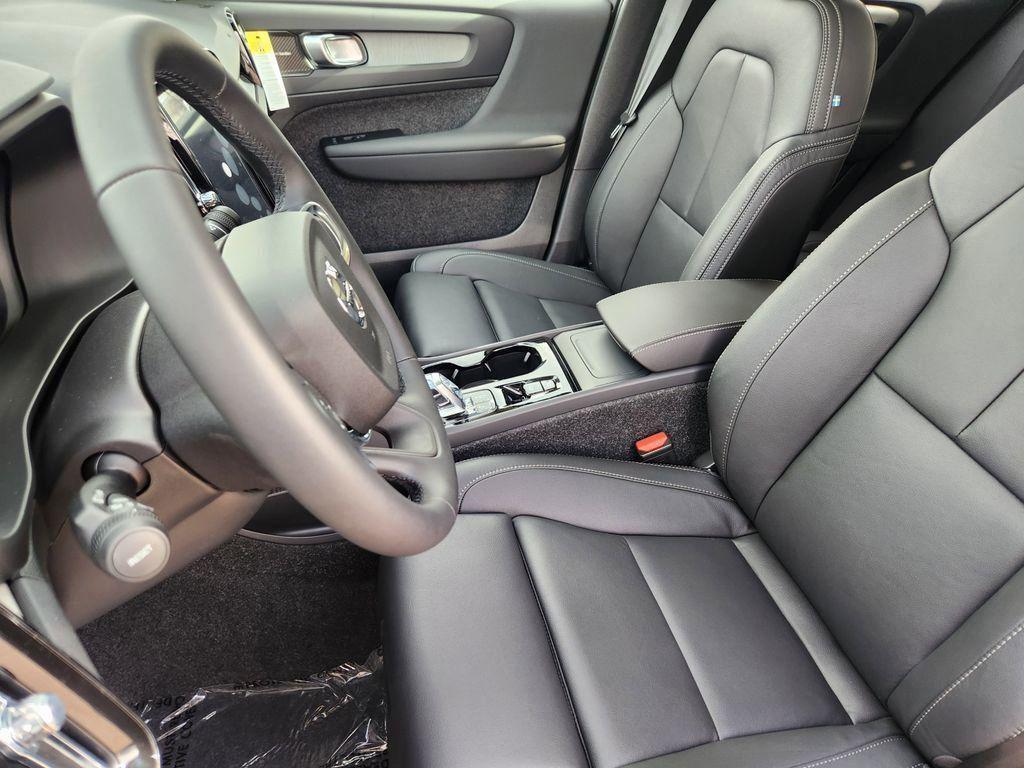 new 2025 Volvo XC40 car, priced at $42,364