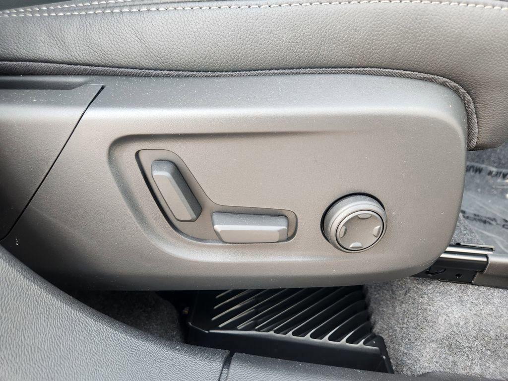 new 2025 Volvo XC40 car, priced at $42,364