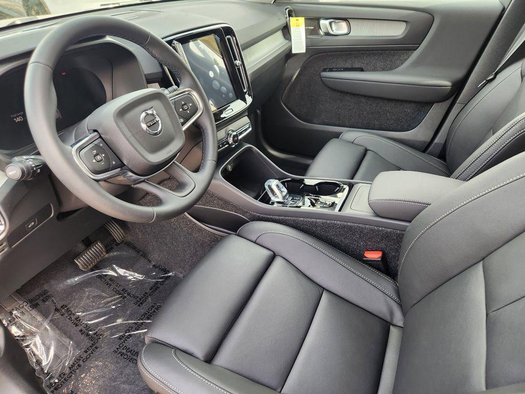 new 2025 Volvo XC40 car, priced at $42,364