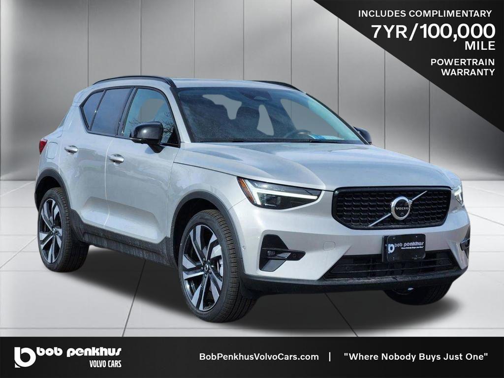 new 2025 Volvo XC40 car, priced at $40,364